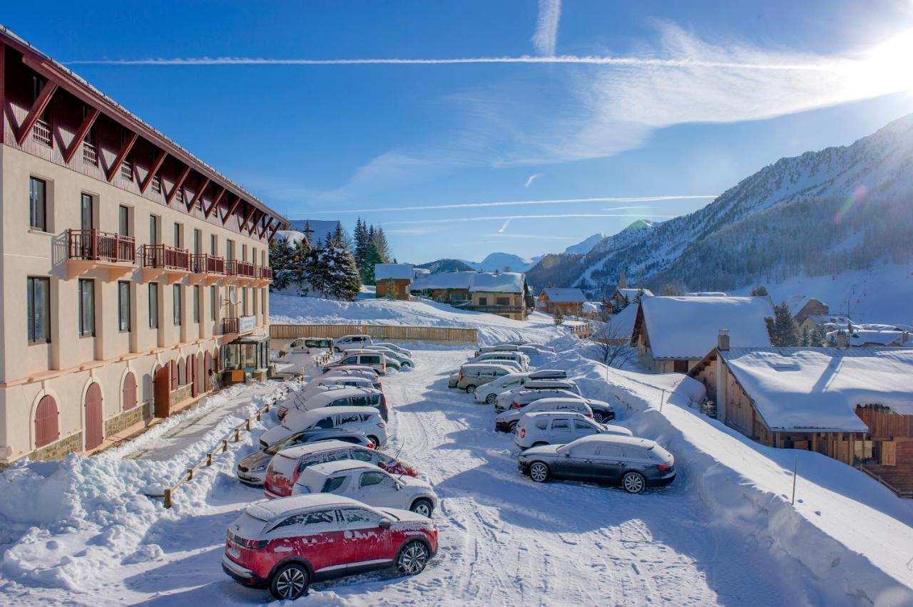 Le Grand Hotel Montgenèvre Buitenkant foto