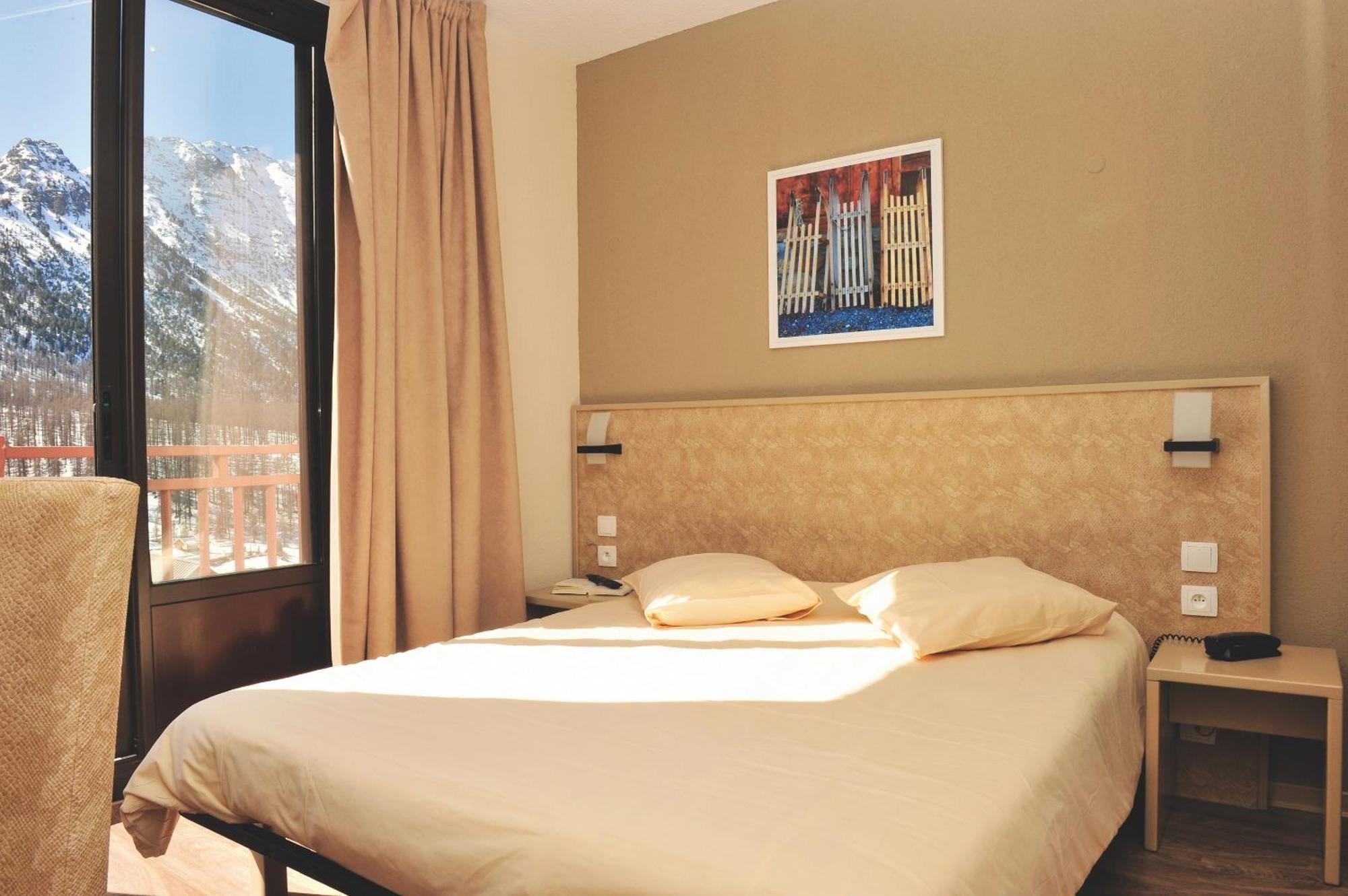 Le Grand Hotel Montgenèvre Buitenkant foto
